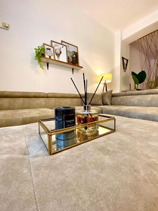 Luxury Apartments In City Center Dıraç Dış mekan fotoğraf