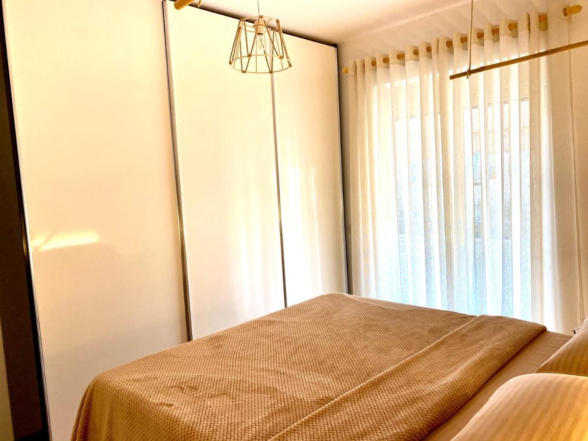 Luxury Apartments In City Center Dıraç Dış mekan fotoğraf