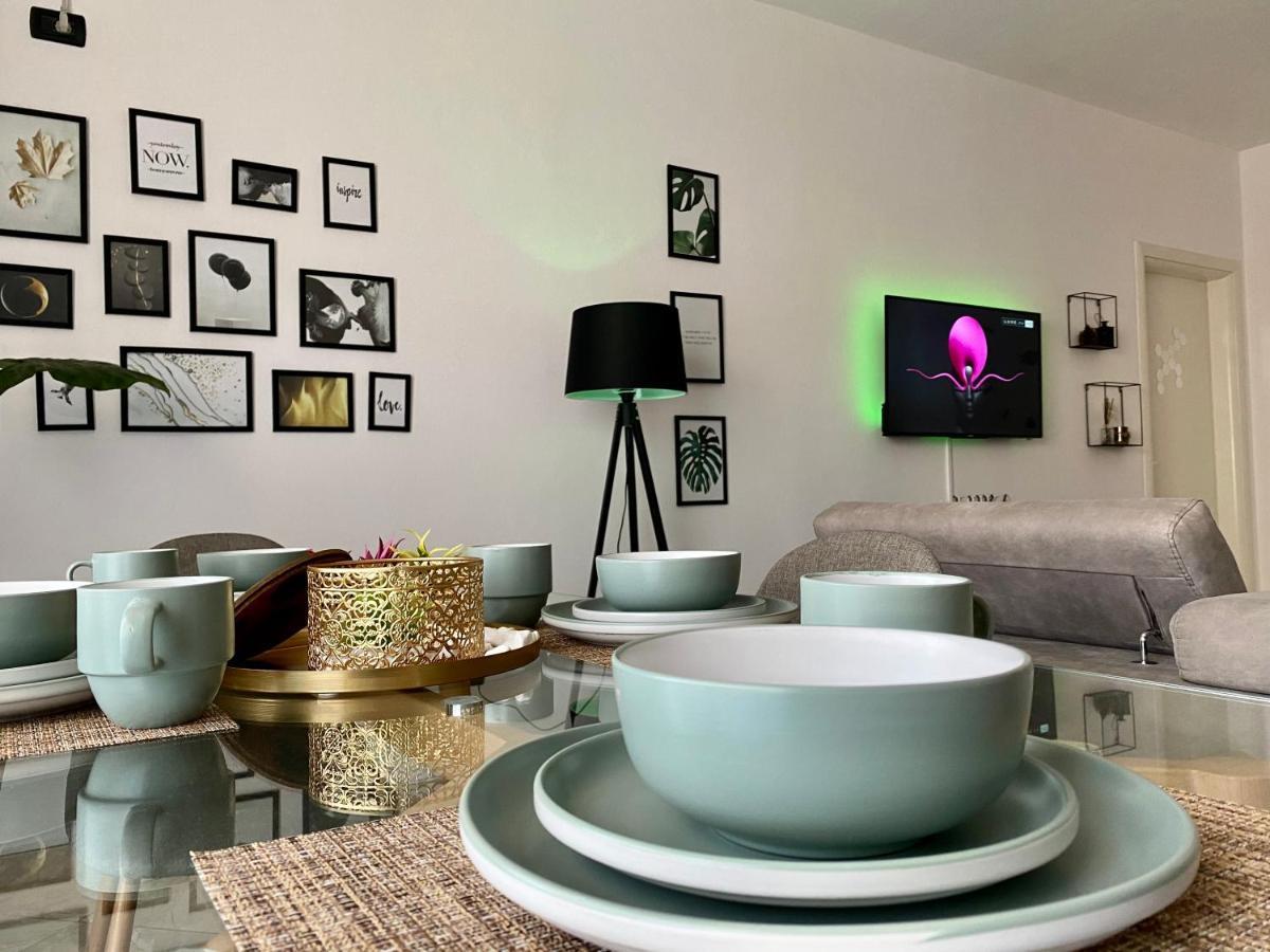 Luxury Apartments In City Center Dıraç Dış mekan fotoğraf