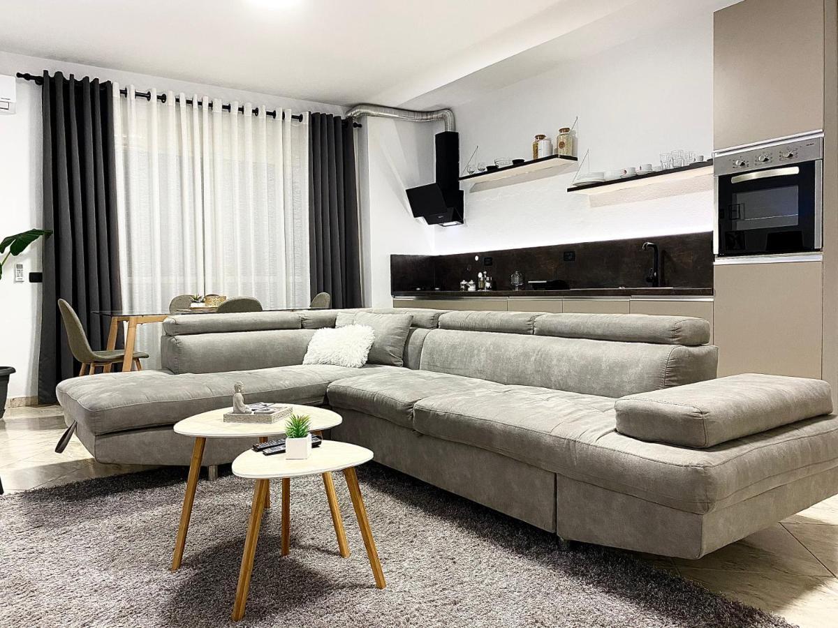 Luxury Apartments In City Center Dıraç Dış mekan fotoğraf