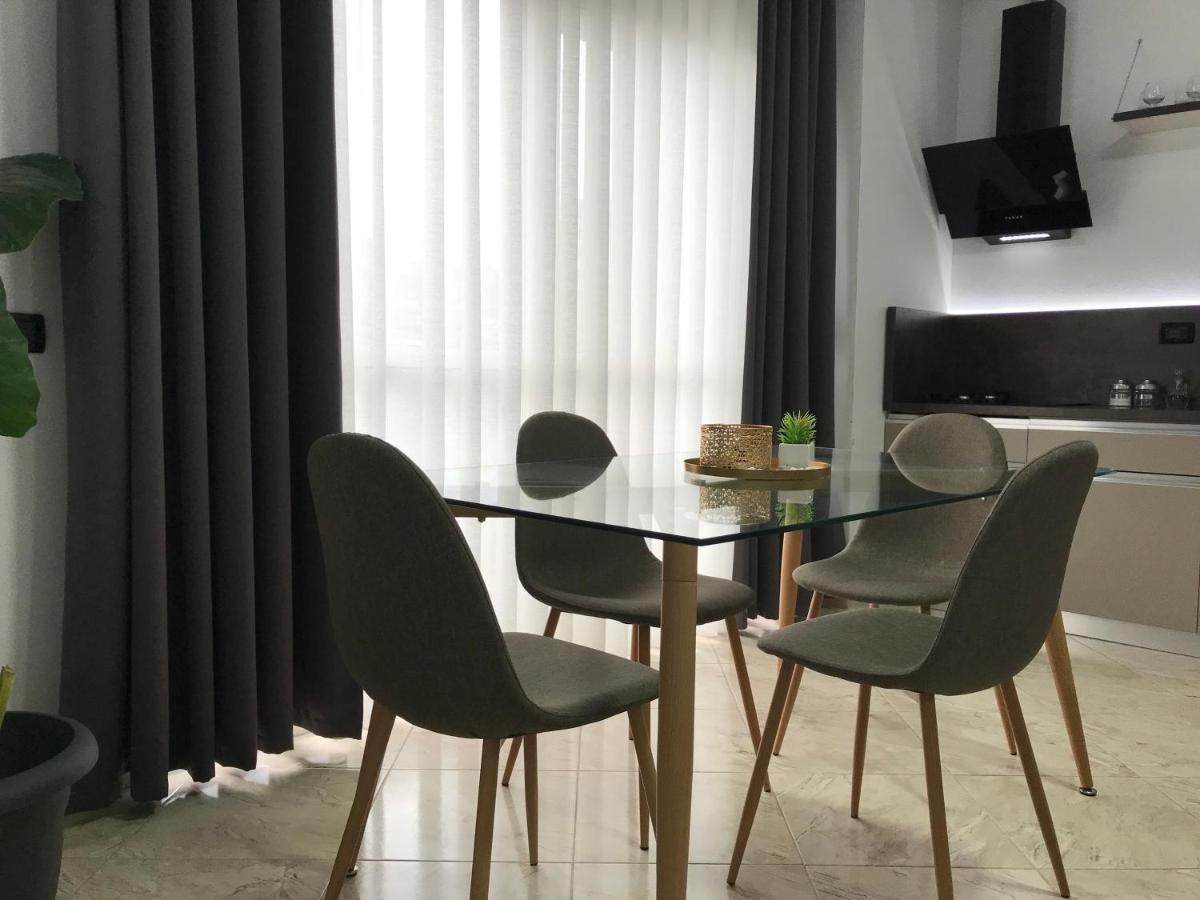 Luxury Apartments In City Center Dıraç Dış mekan fotoğraf