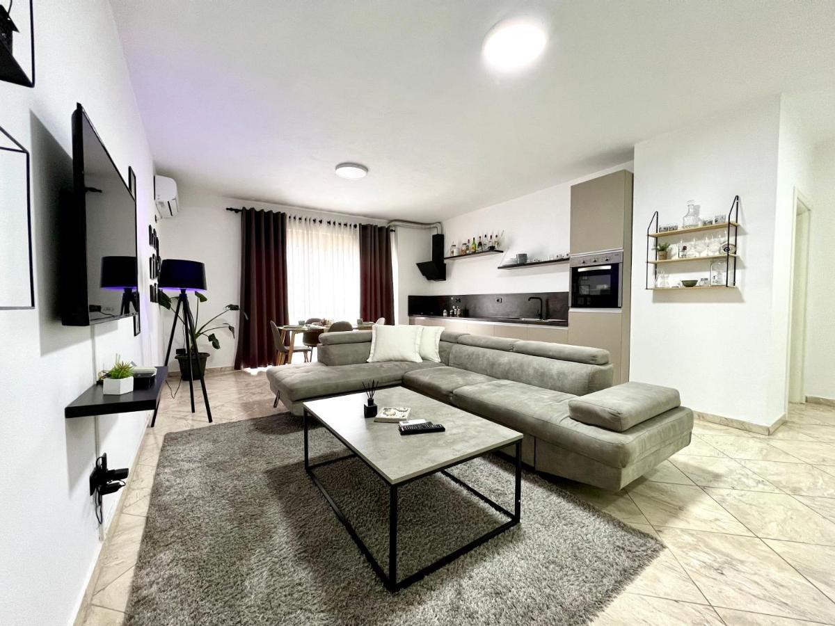 Luxury Apartments In City Center Dıraç Dış mekan fotoğraf