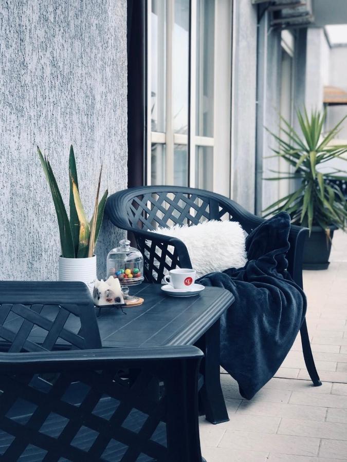 Luxury Apartments In City Center Dıraç Dış mekan fotoğraf