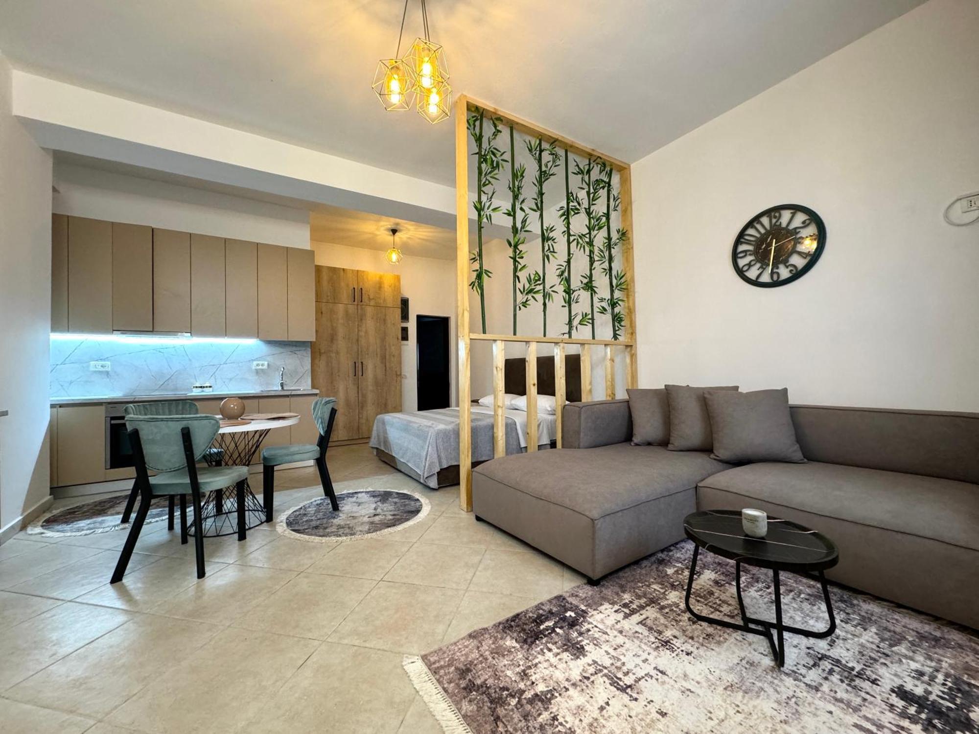 Luxury Apartments In City Center Dıraç Dış mekan fotoğraf