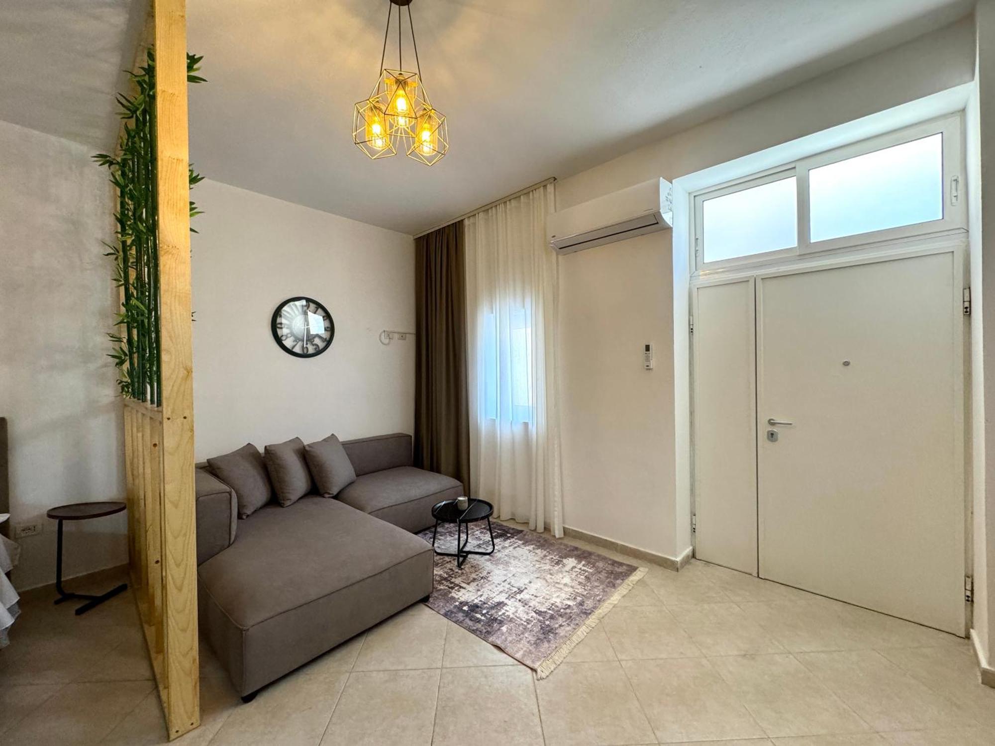 Luxury Apartments In City Center Dıraç Dış mekan fotoğraf