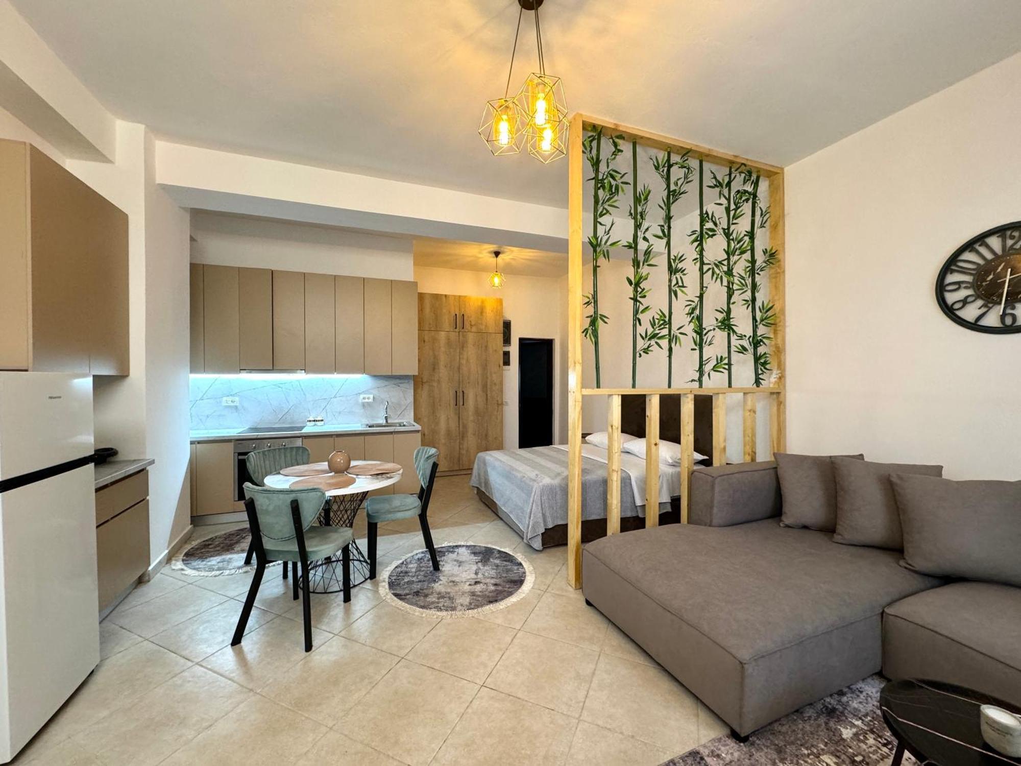 Luxury Apartments In City Center Dıraç Dış mekan fotoğraf