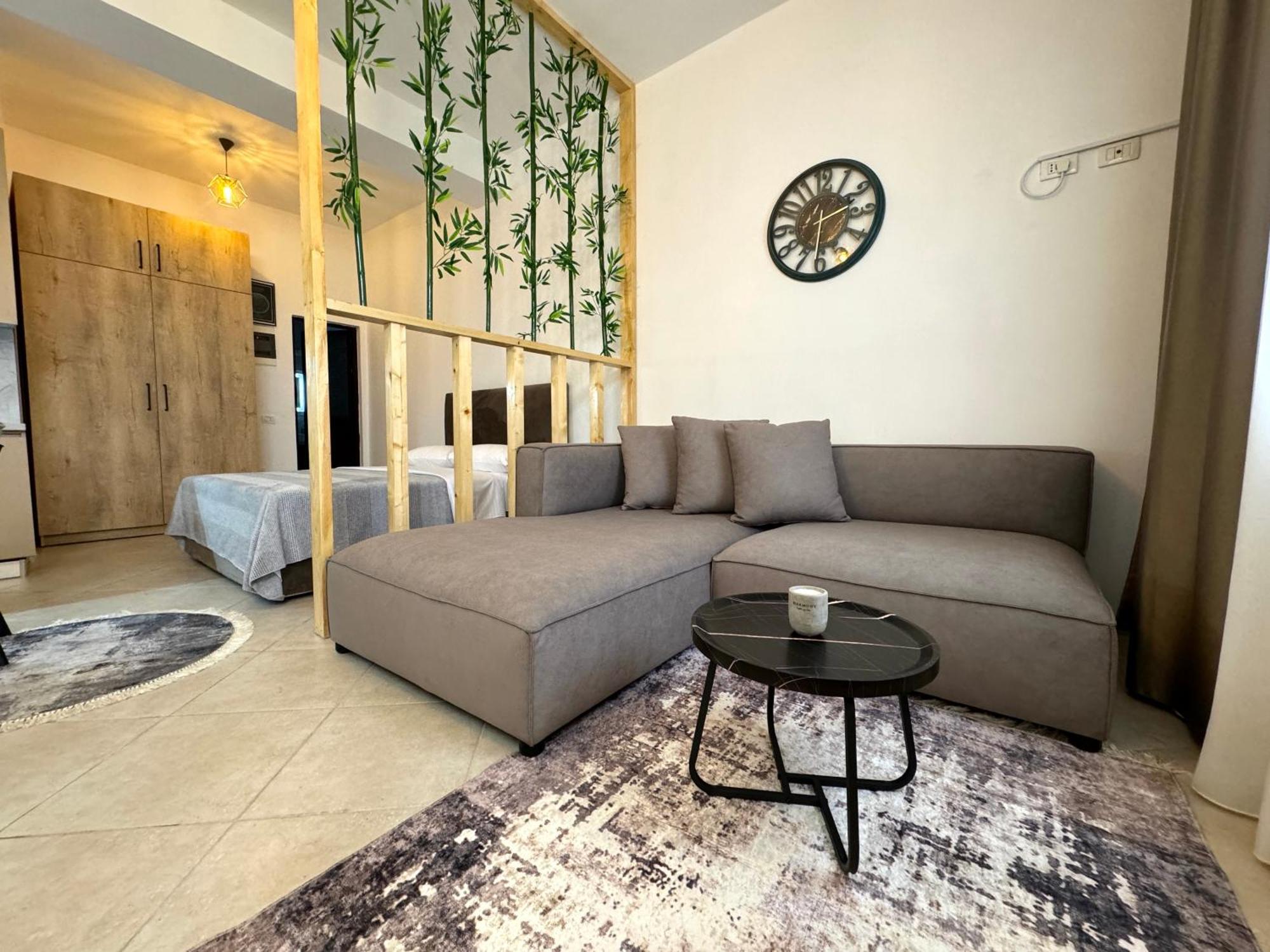 Luxury Apartments In City Center Dıraç Dış mekan fotoğraf