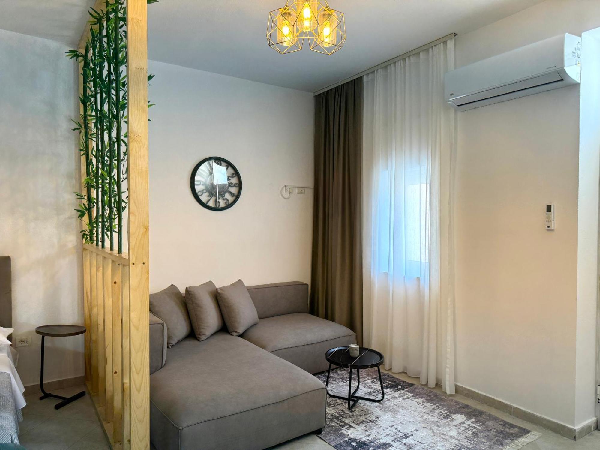 Luxury Apartments In City Center Dıraç Dış mekan fotoğraf
