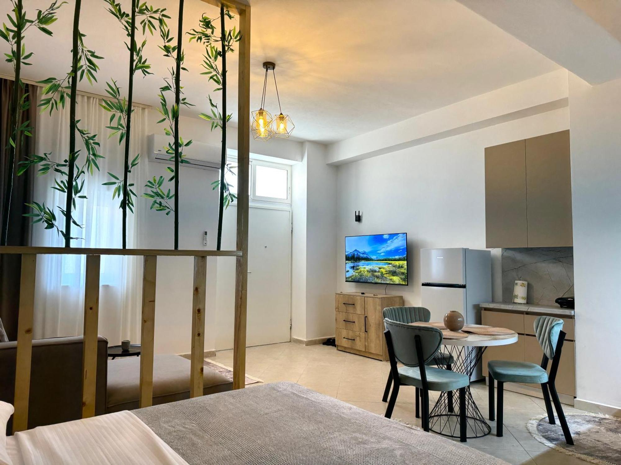 Luxury Apartments In City Center Dıraç Dış mekan fotoğraf