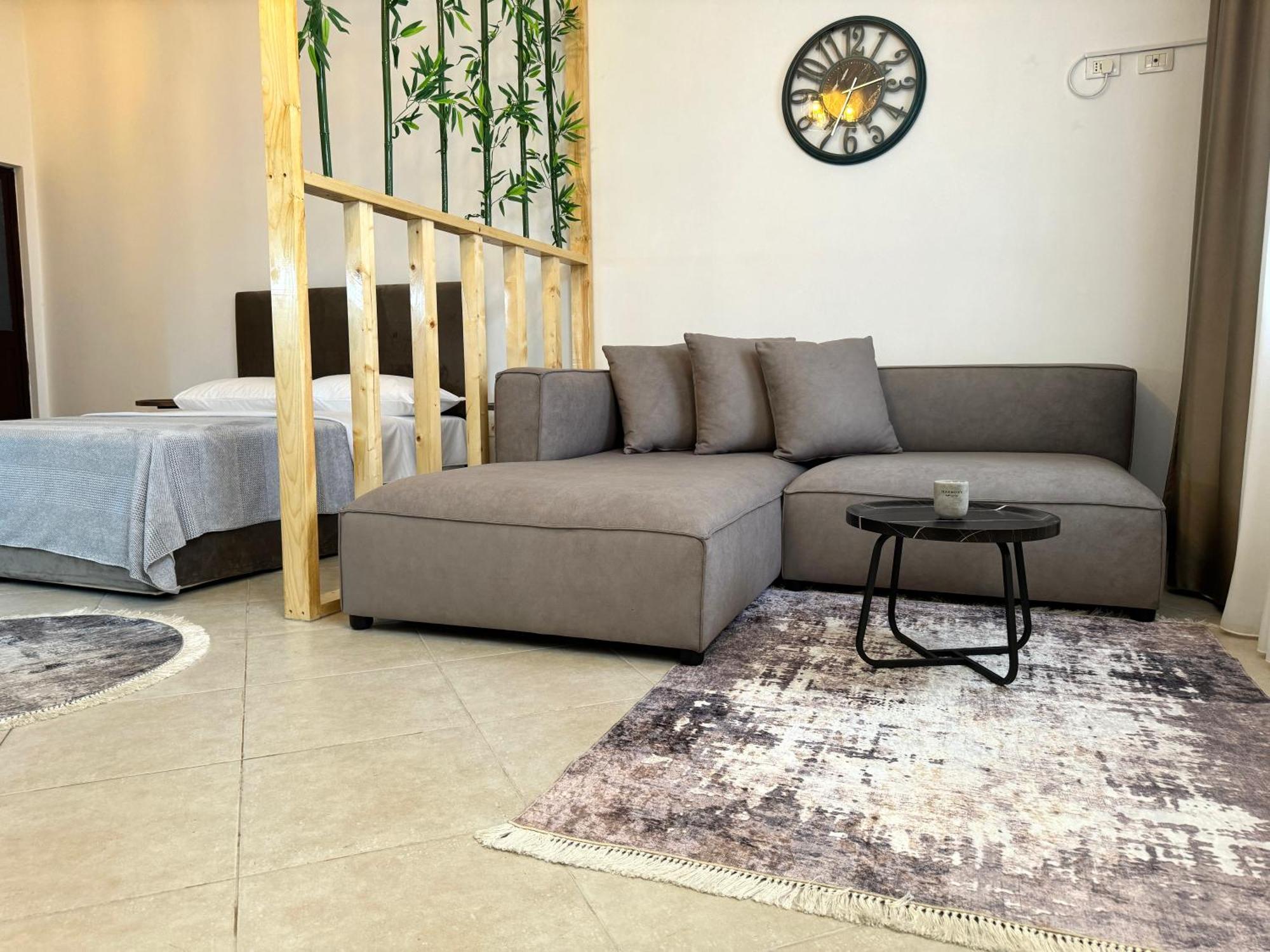 Luxury Apartments In City Center Dıraç Dış mekan fotoğraf