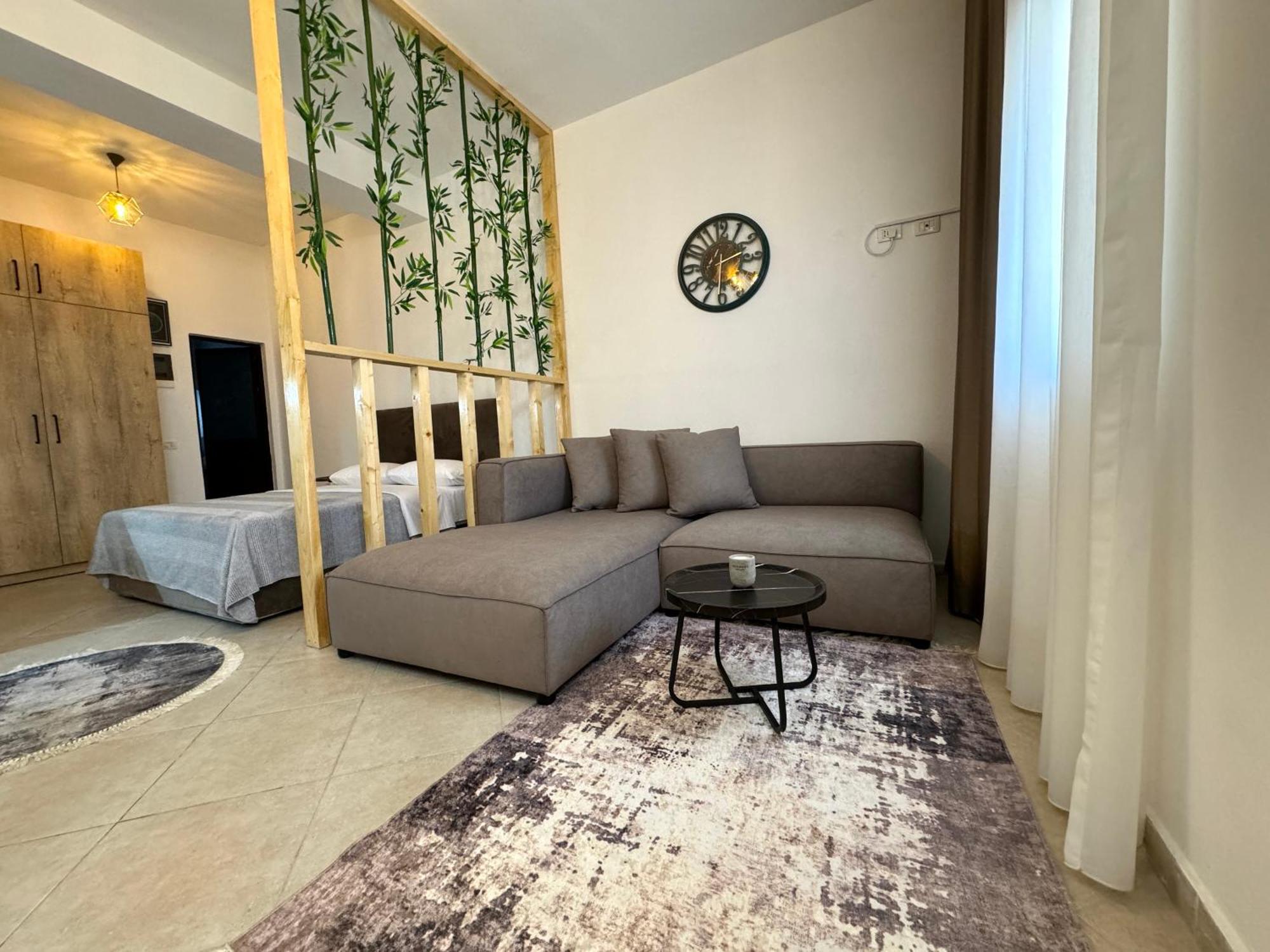 Luxury Apartments In City Center Dıraç Dış mekan fotoğraf