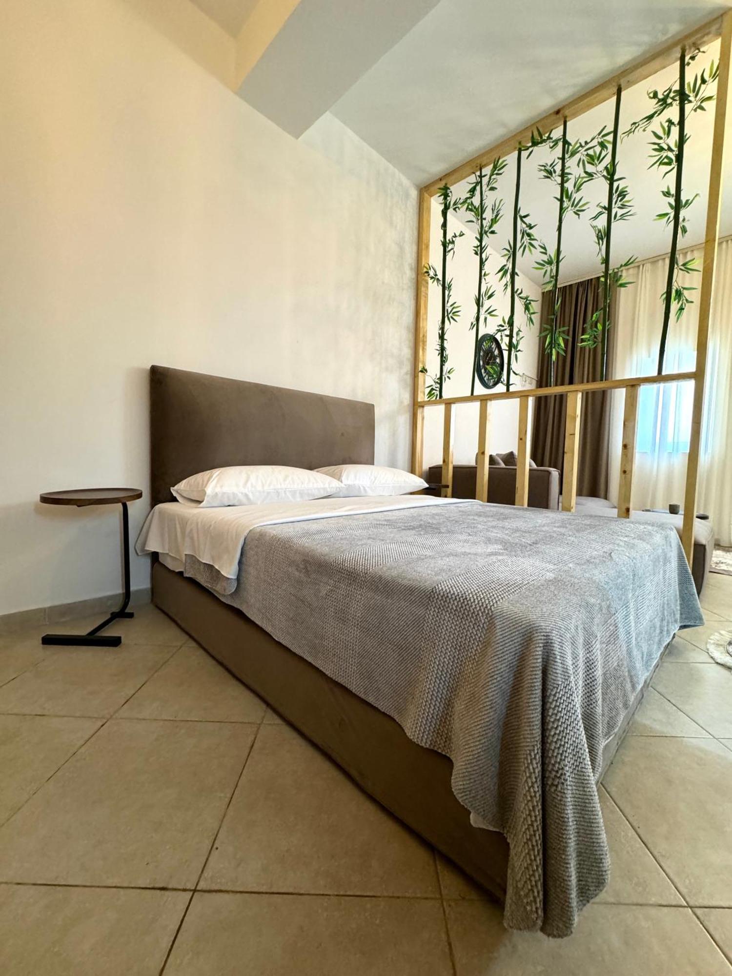 Luxury Apartments In City Center Dıraç Dış mekan fotoğraf