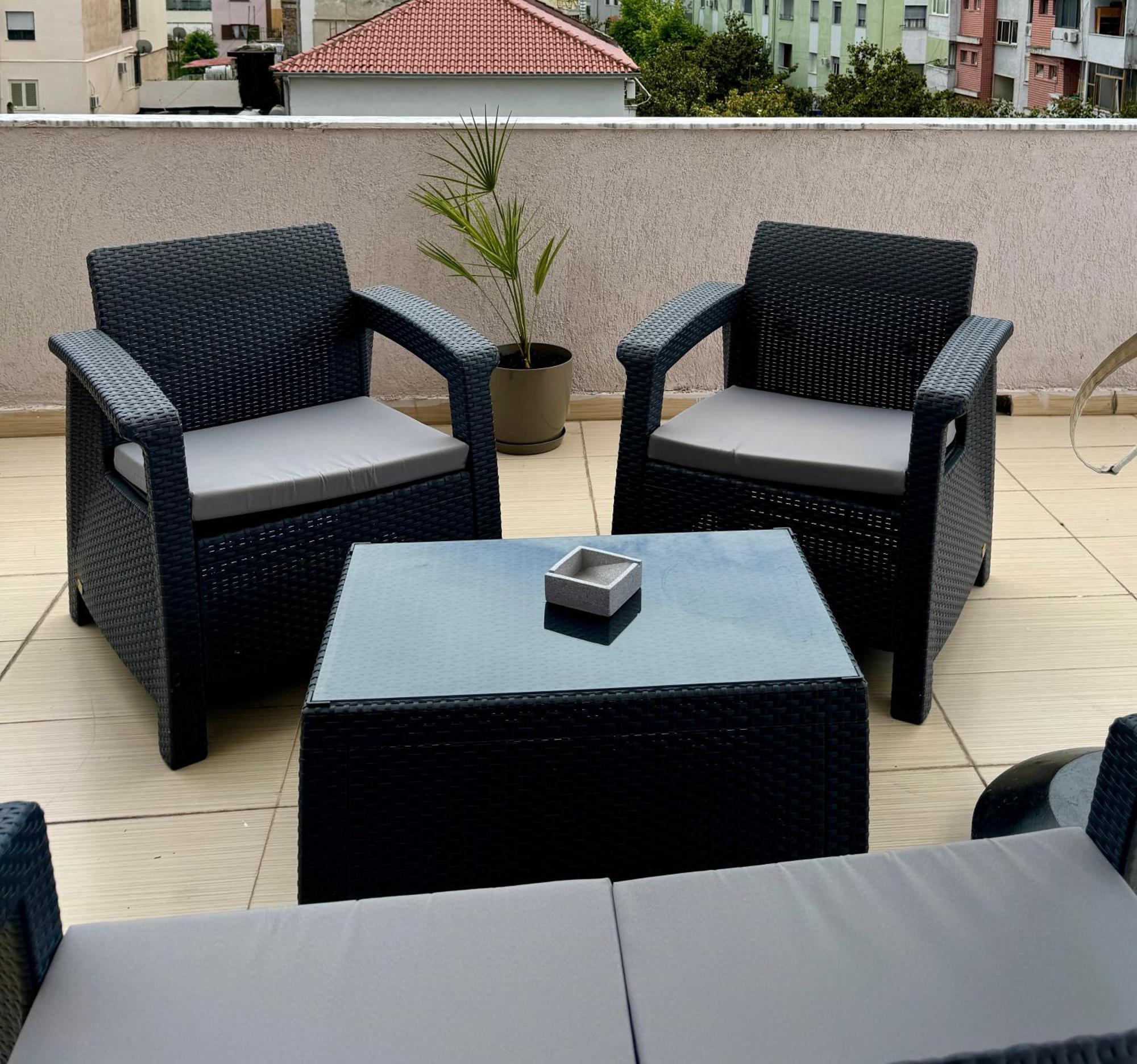 Luxury Apartments In City Center Dıraç Dış mekan fotoğraf