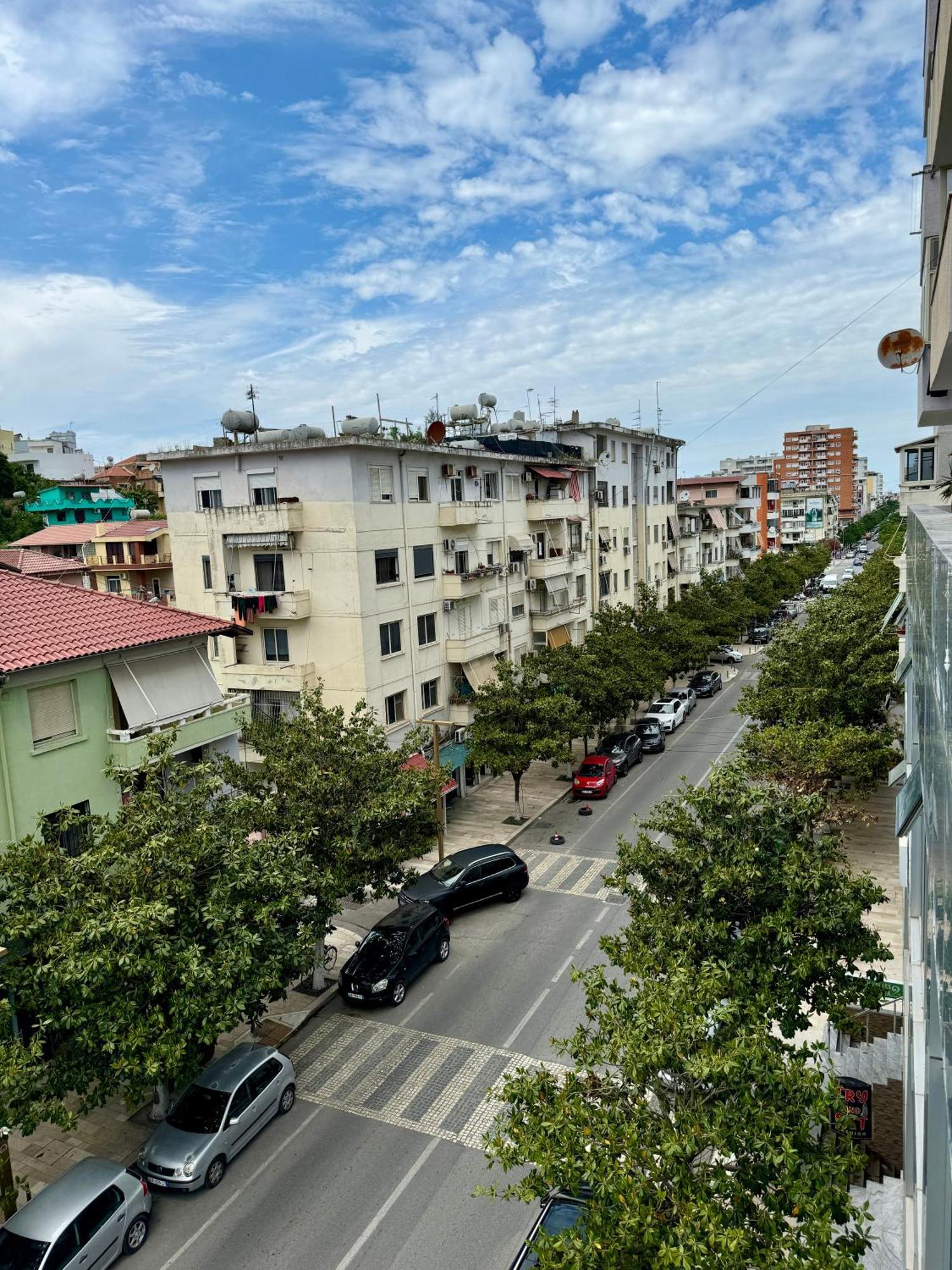 Luxury Apartments In City Center Dıraç Dış mekan fotoğraf