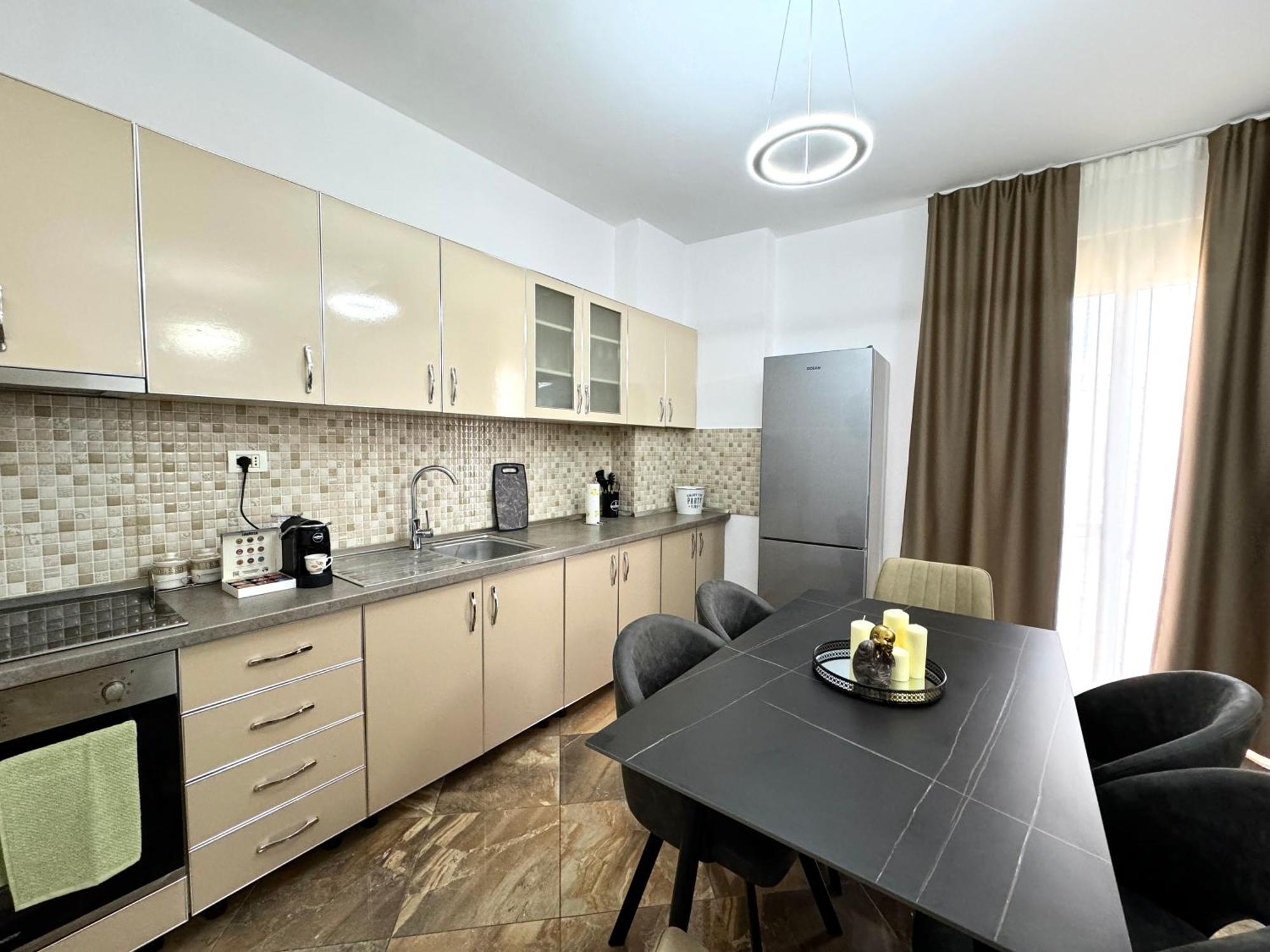 Luxury Apartments In City Center Dıraç Dış mekan fotoğraf